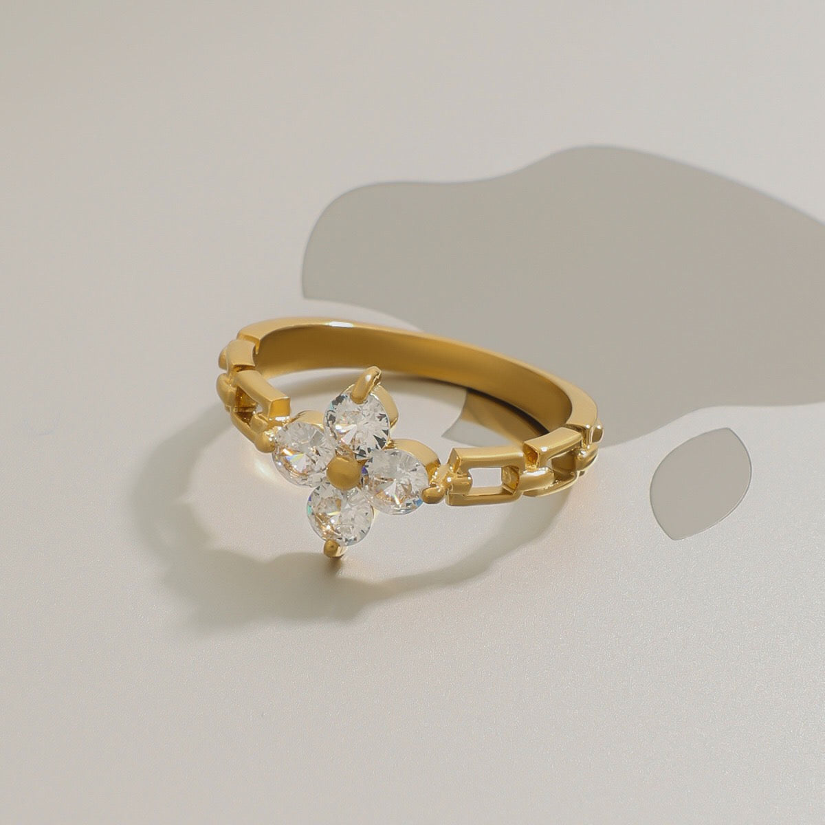 18K Gold Four Leaf Clover Flower Chain Band Stacking Ring
