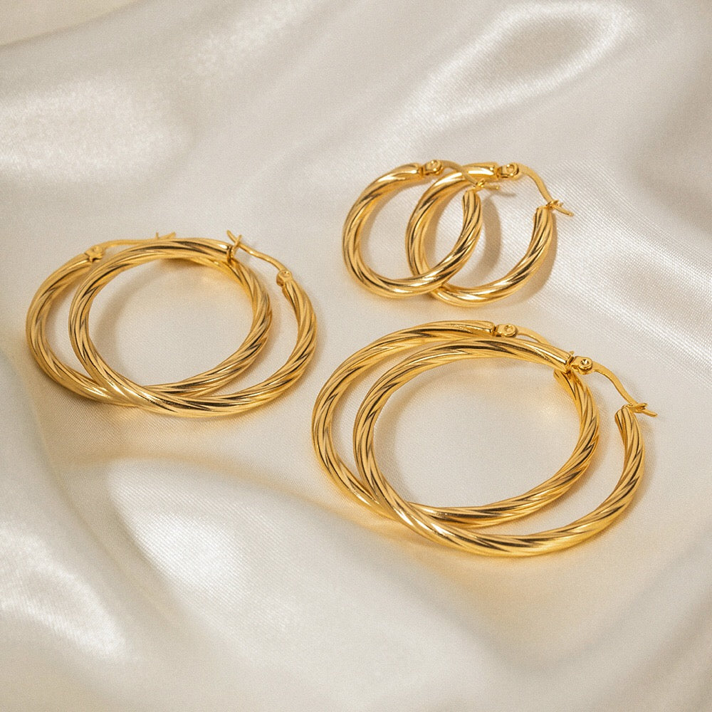 18K Gold Classic Textured Hoop Huggie Earrings