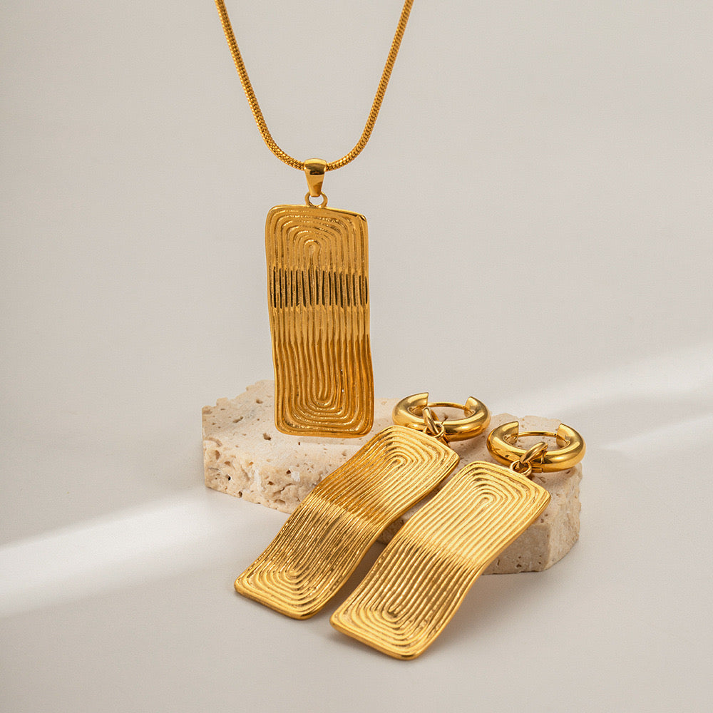 18K Gold Ribbed Plate Statement Huggie Earrings with Charm