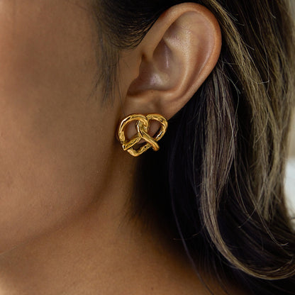18K Gold Heart Pretzel Cute Stud Earrings