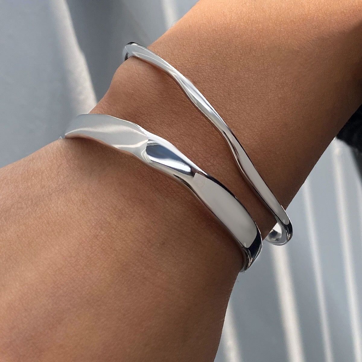 18K Gold Minimalist Edge Simple Wave Stacking Cuff Bangle Bracelet