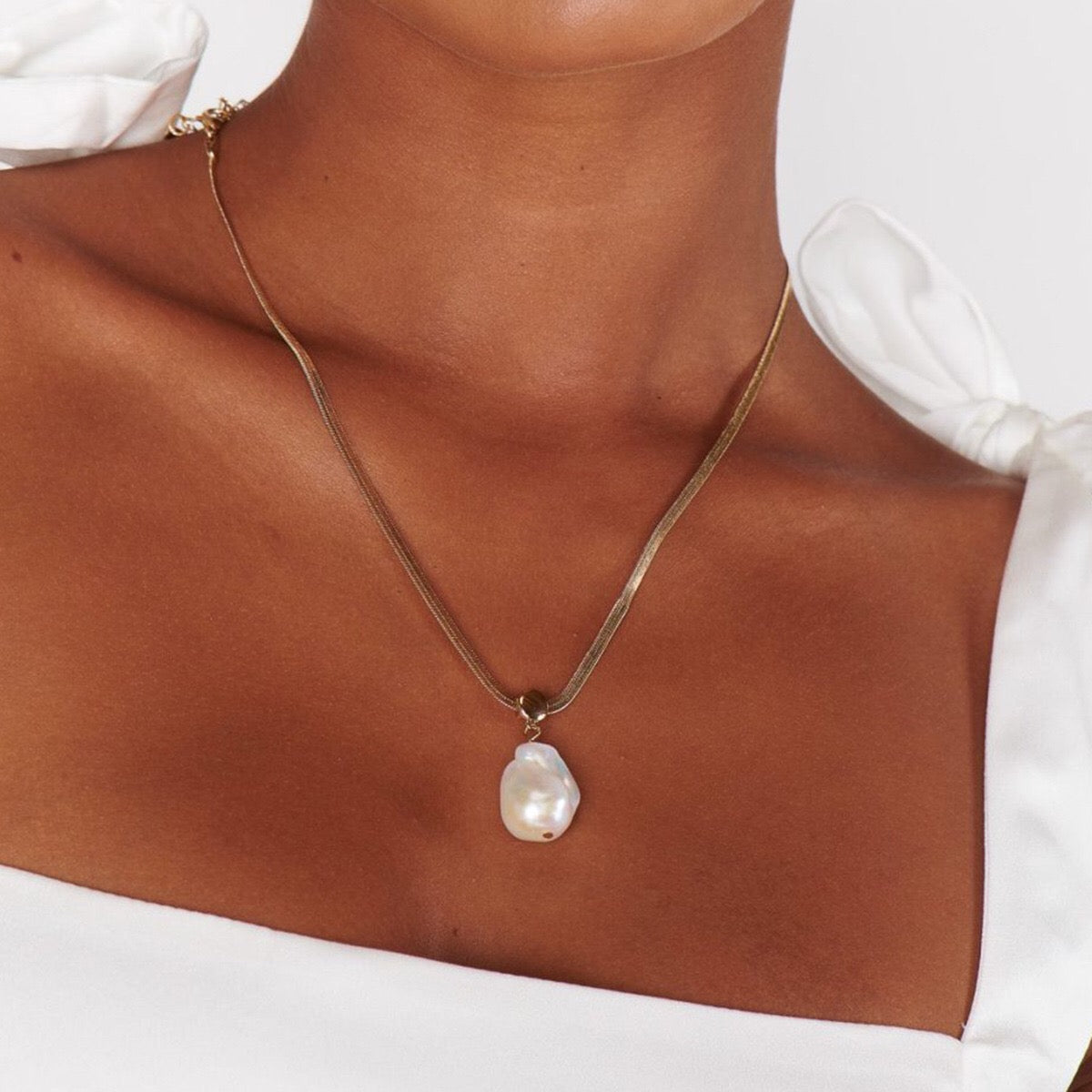 18K Gold Pearl Pendant Herringbone Chain Statement Necklace