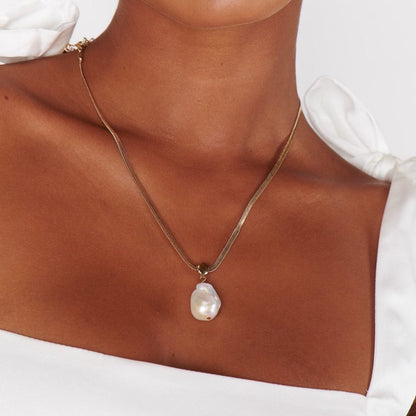 18K Gold Pearl Pendant Herringbone Chain Statement Necklace