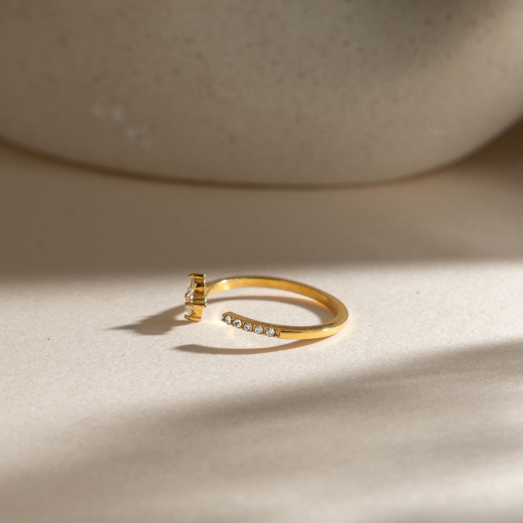 18K Gold Clover Kiss Dainty Stacking Cuff Ring
