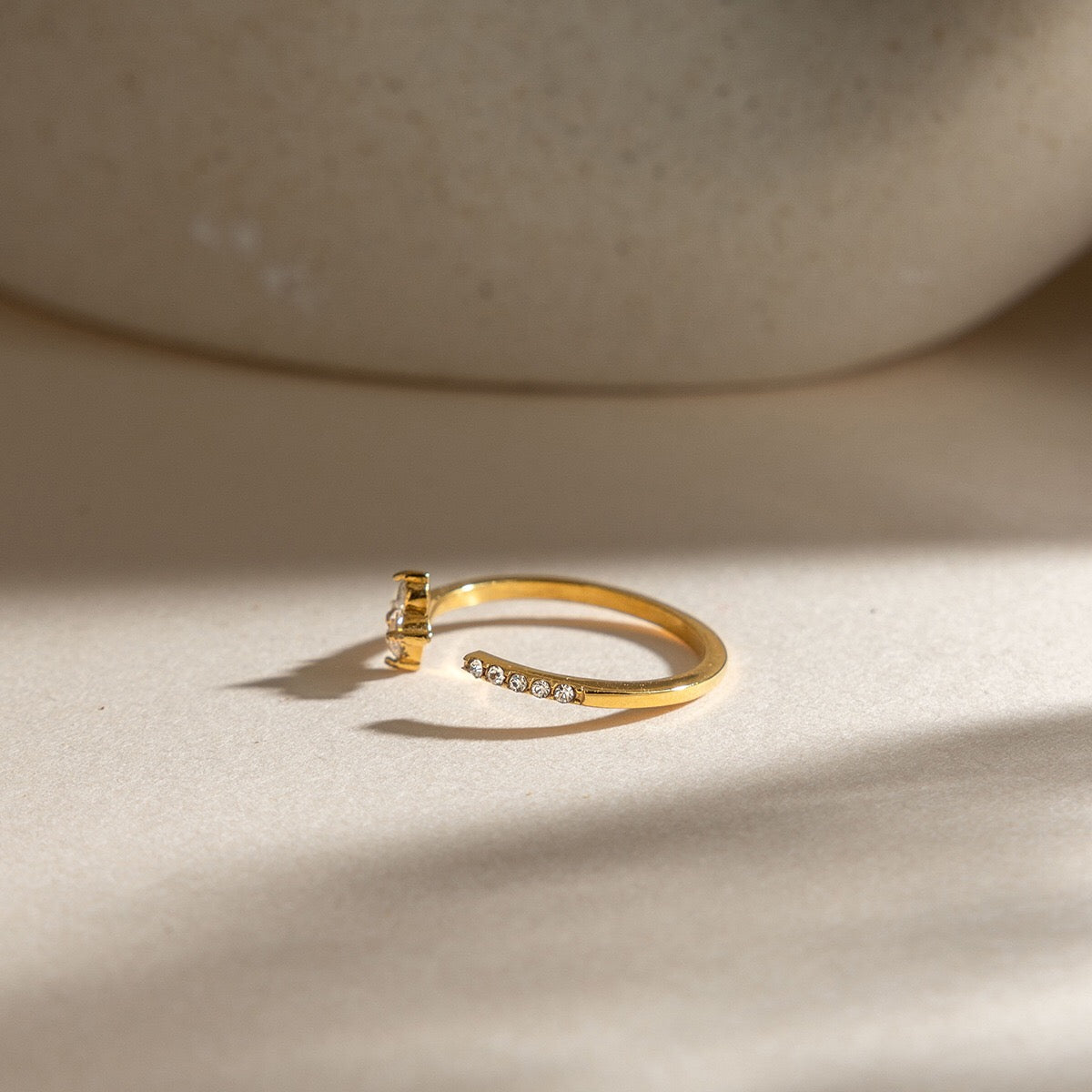 18K Gold Clover Kiss Dainty Stacking Cuff Ring