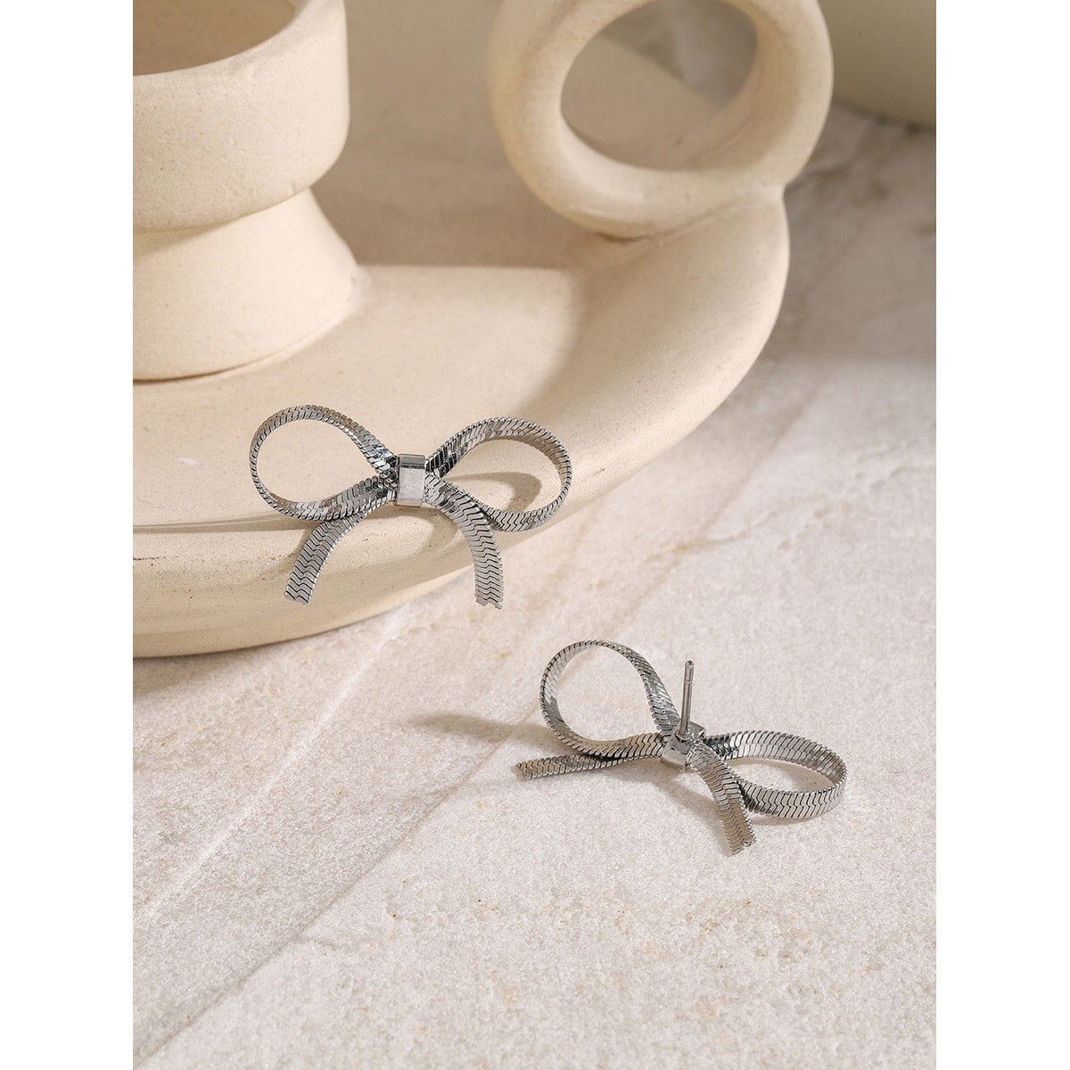 18K Gold Snake Chain Ribbon Bow Cute Stud Earrings