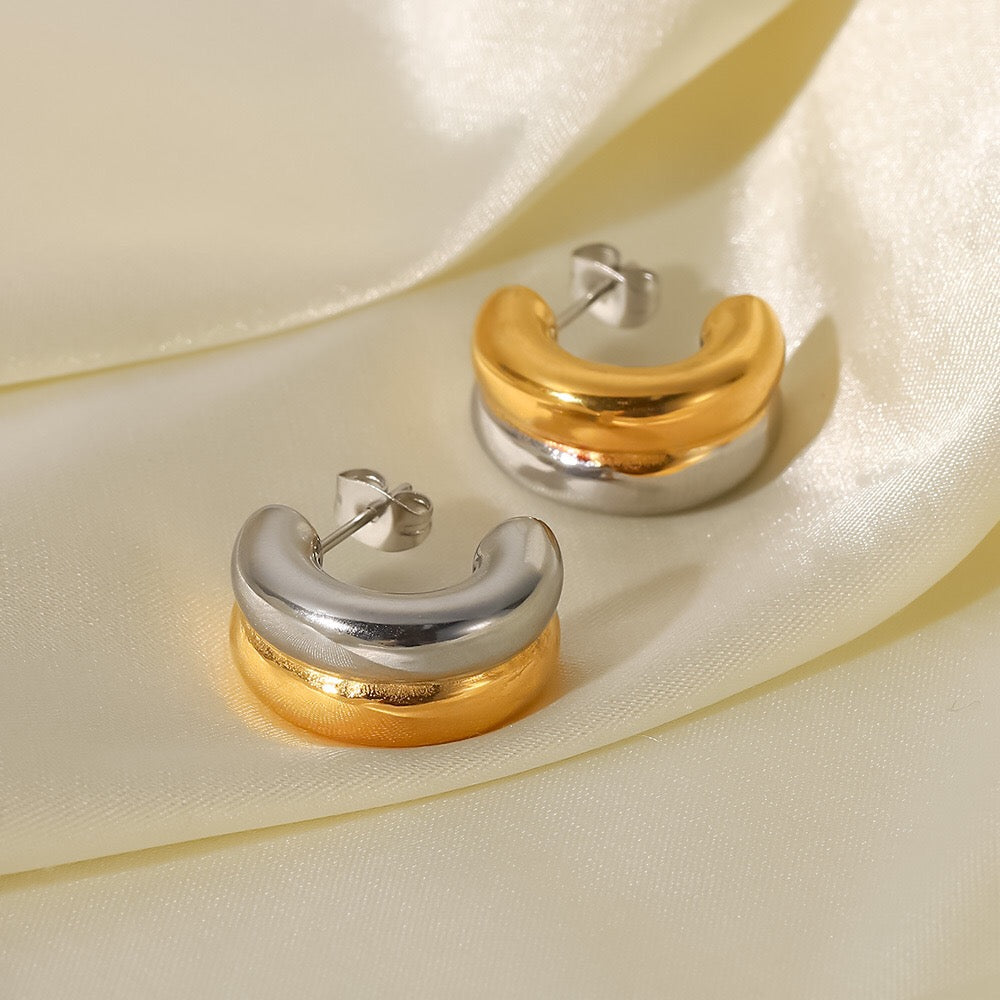 18K Gold Ribbed Chunky Huggie Earrings
