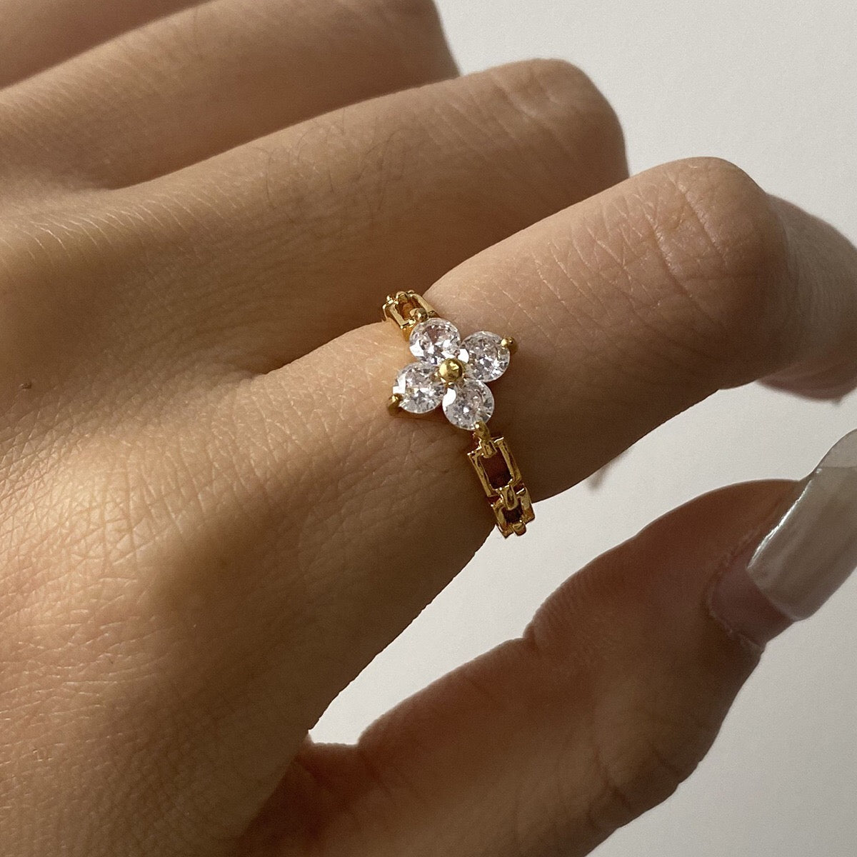 18K Gold Four Leaf Clover Flower Chain Band Stacking Ring