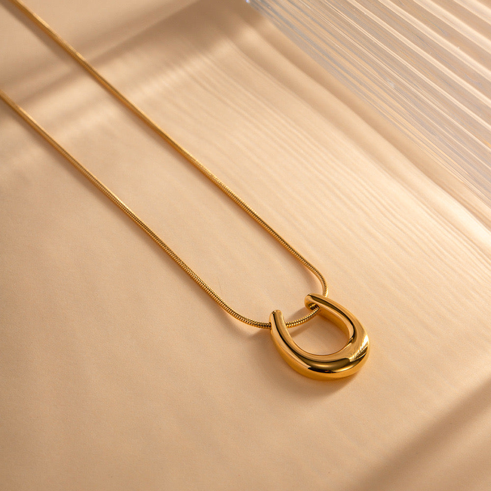 18K Gold Horseshoe Statement Pendant Necklace