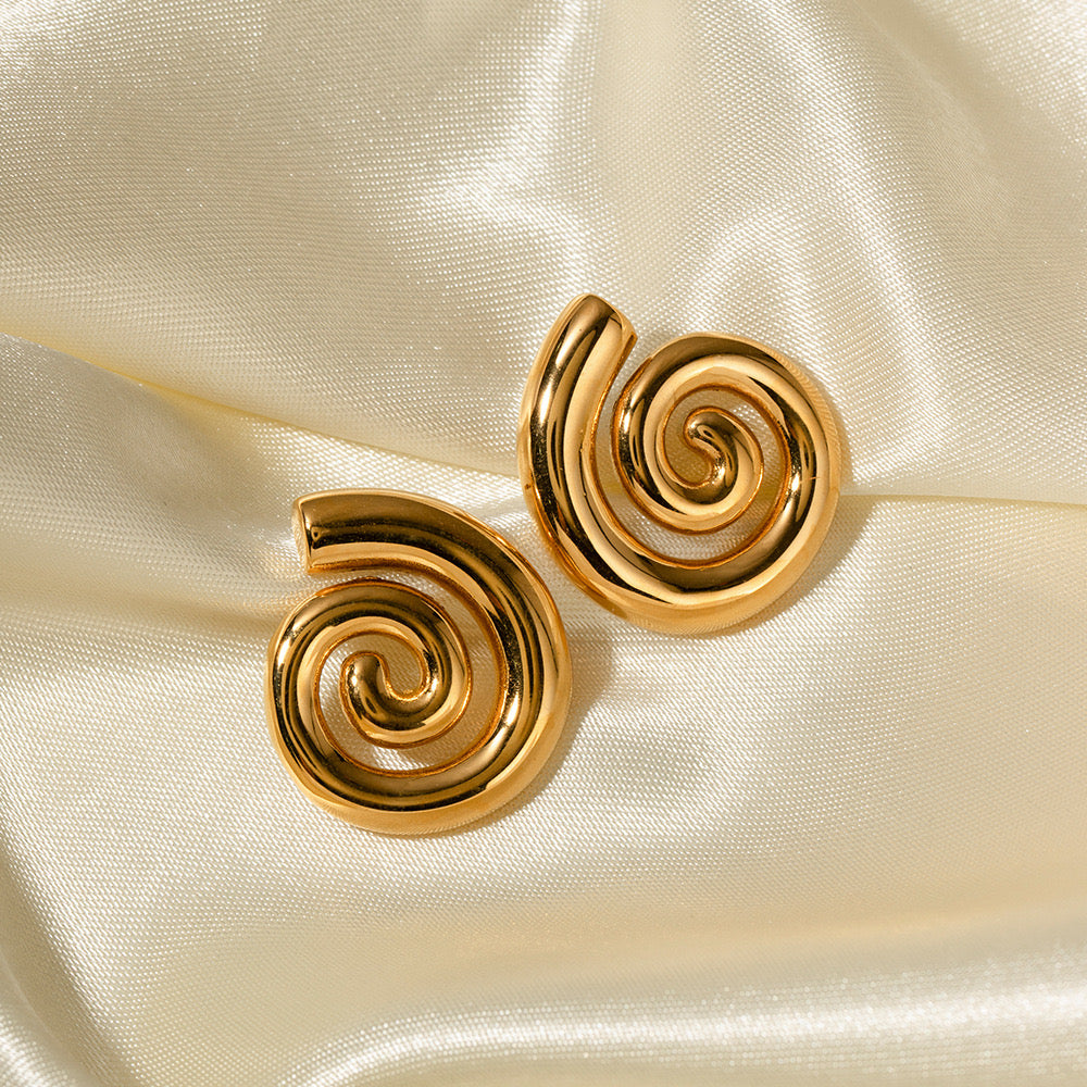18K Gold Chic Swirl Statement Stud Earrings