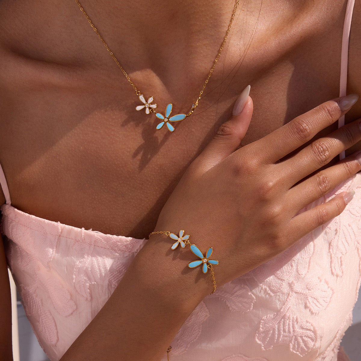 18K Gold Blue Flower Dainty Pendant Necklace