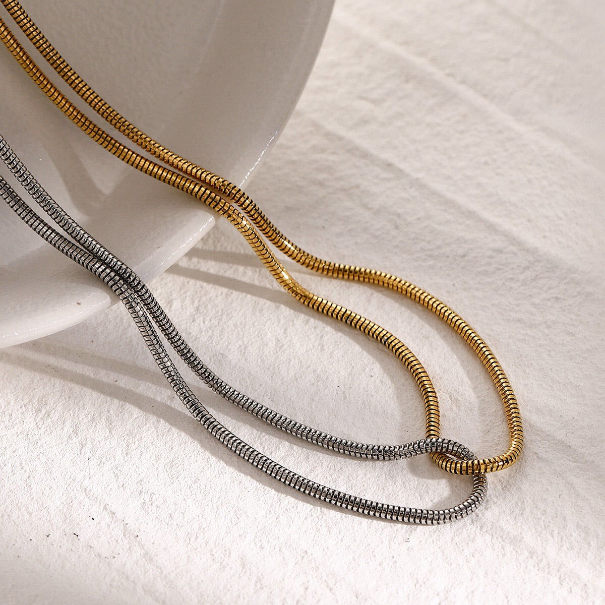 18K Gold Two Tone Interlocked Chain Necklace