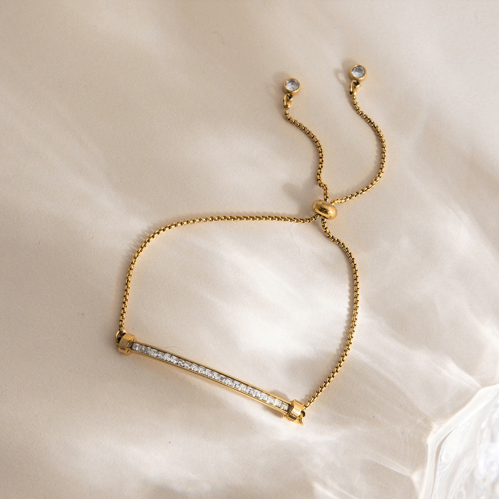 18K Gold Bejeweled Smile Line Dainty Chain Bracelet