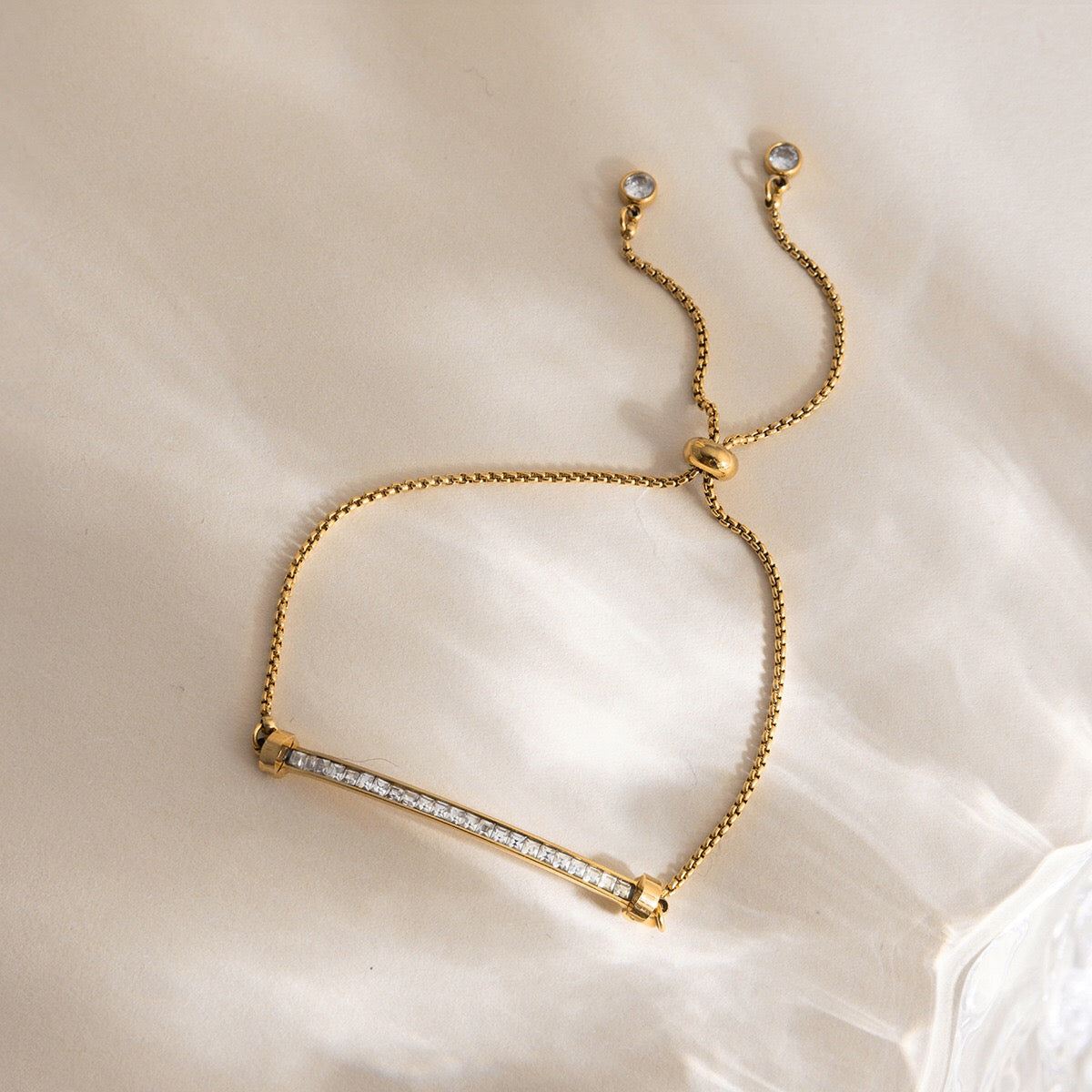 18K Gold Bejeweled Smile Line Dainty Chain Bracelet