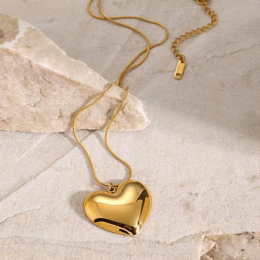 18K Gold Heart Plate Pendant Necklace