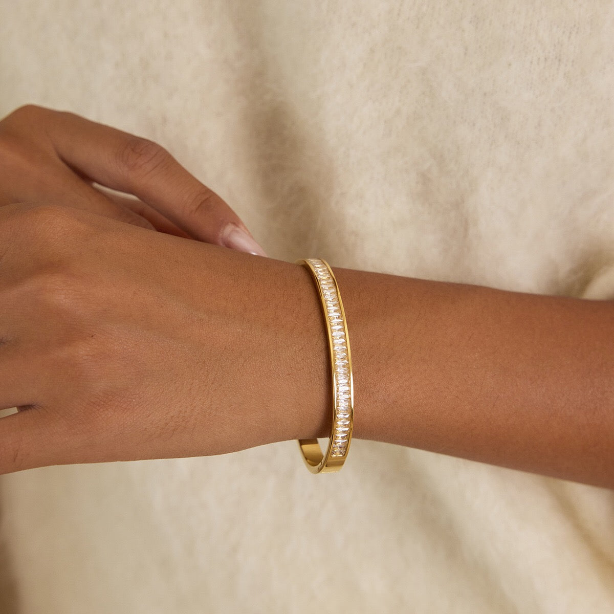 18K Gold Endless Glow Statement Tennis Bangle Bracelet