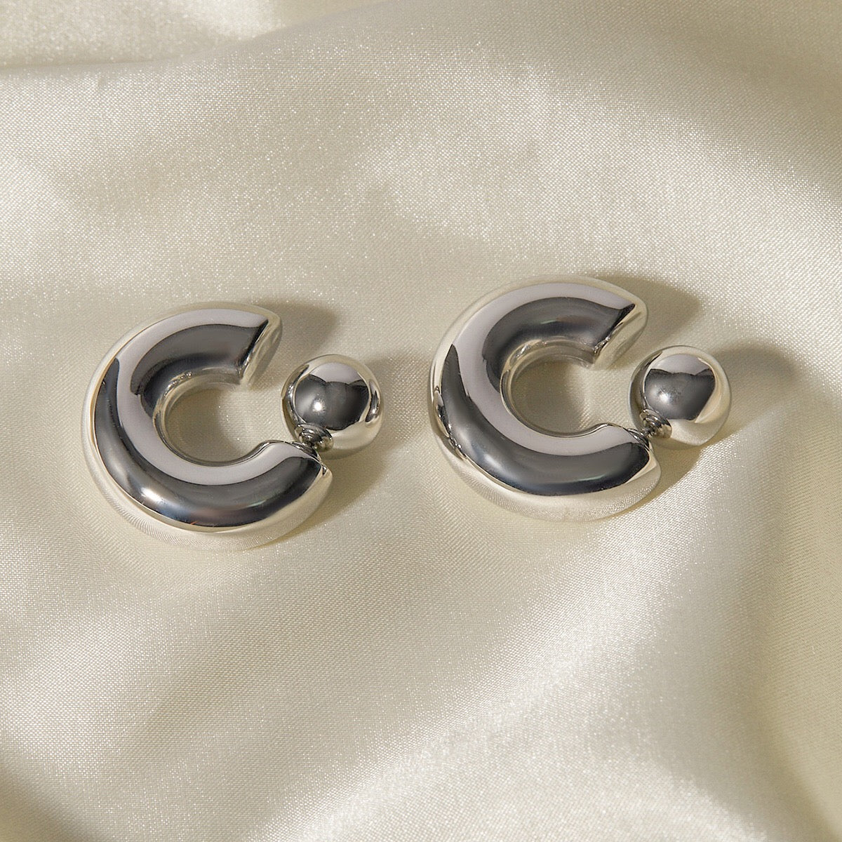 18K Gold Chunky Hoop Statement Huggie Earrings