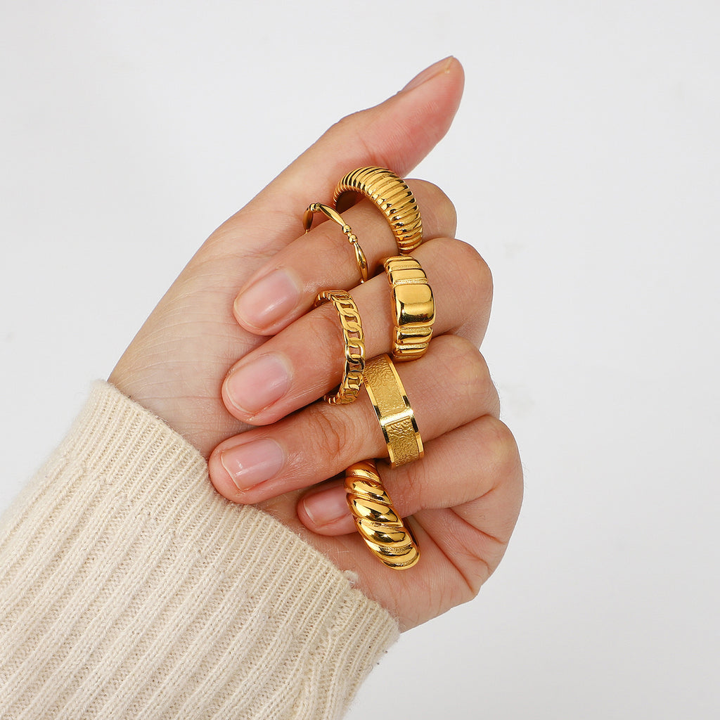 18K Gold Croissant Ring