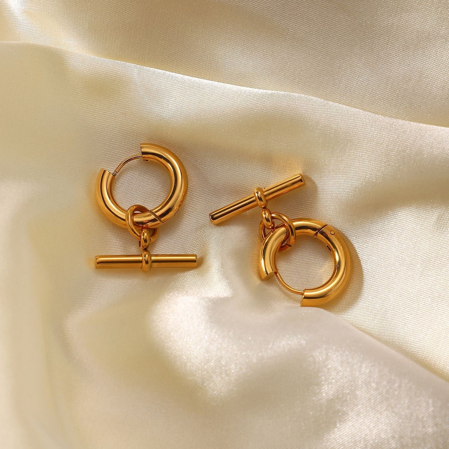 18K Gold T-Bar Small Hoop Huggie Earrings