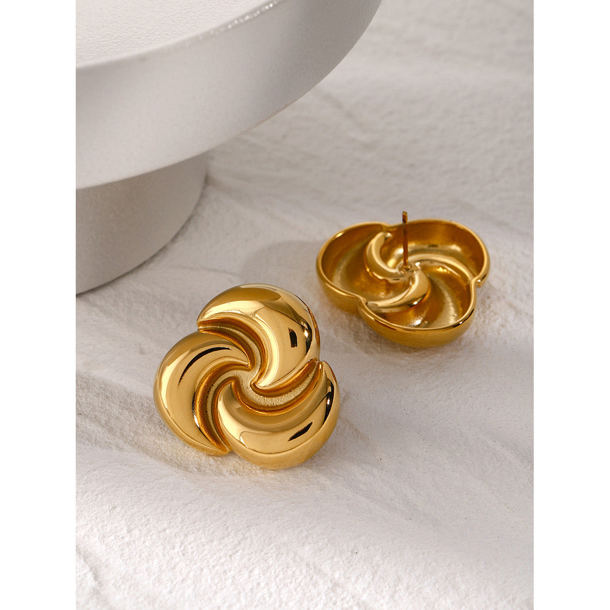 18K Gold Geometric Flower Statement Stud Earrings