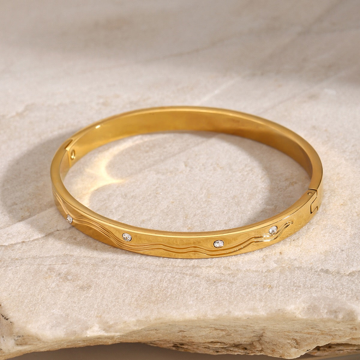 18K Gold Free Spirit Bangle Bracelet