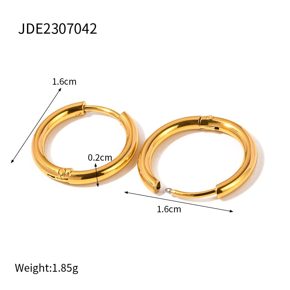 18K Gold Minimalist Geometric Heart Huggie Earrings