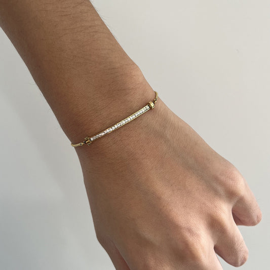 18K Gold Bejeweled Smile Line Dainty Chain Bracelet