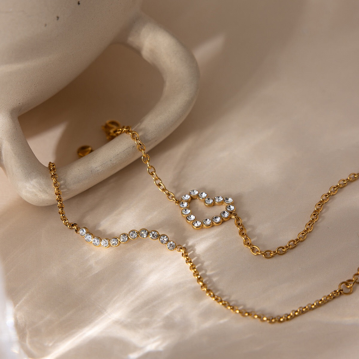 18K Gold Bliss Pave Heart Dainty Bracelet