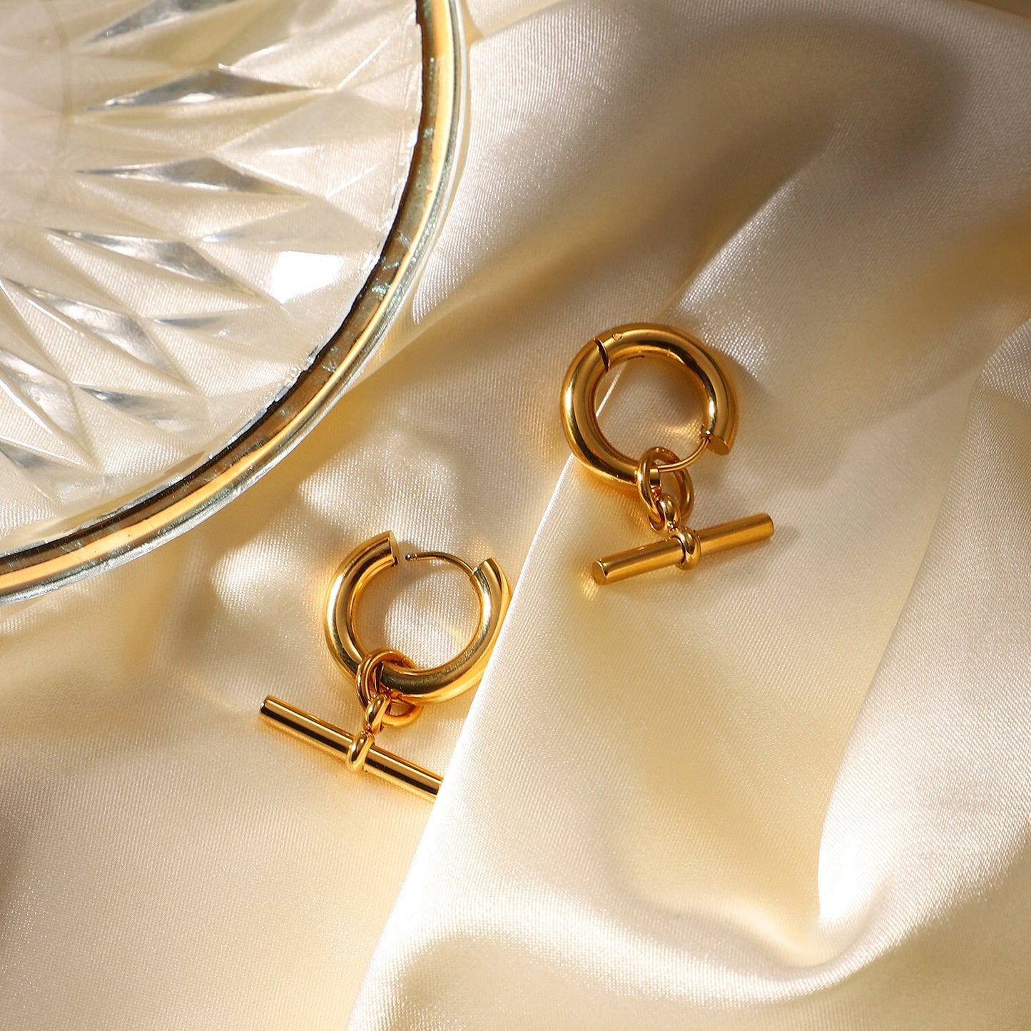 18K Gold T-Bar Small Hoop Huggie Earrings