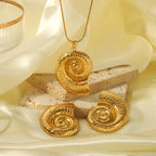 18K Gold Summer Shell Pendant Statement Necklace