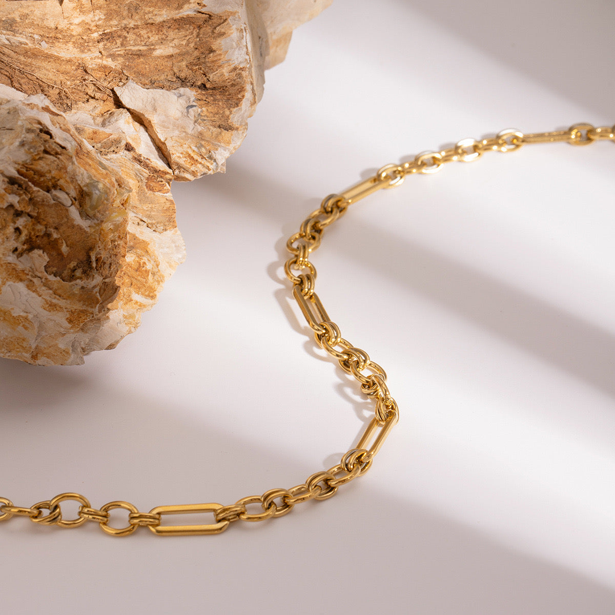 18K Gold Modern Figaro Chain Choker Necklace
