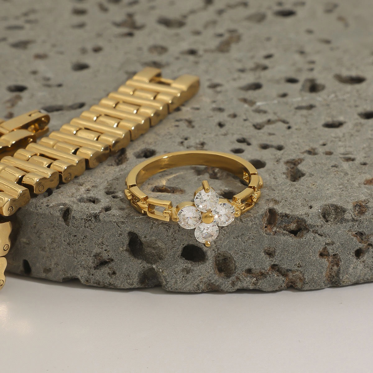 18K Gold Four Leaf Clover Flower Chain Band Stacking Ring