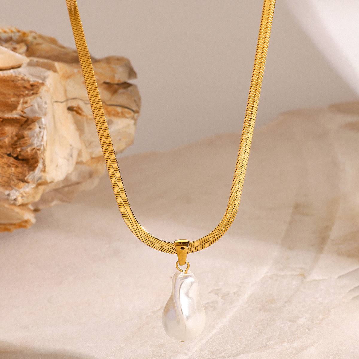 18K Gold Pearl Pendant Herringbone Chain Statement Necklace