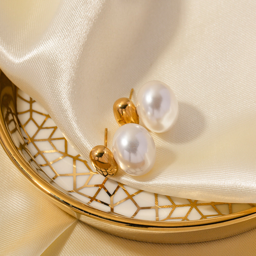 18K Gold Simple Luxury Pearl Stud Earrings