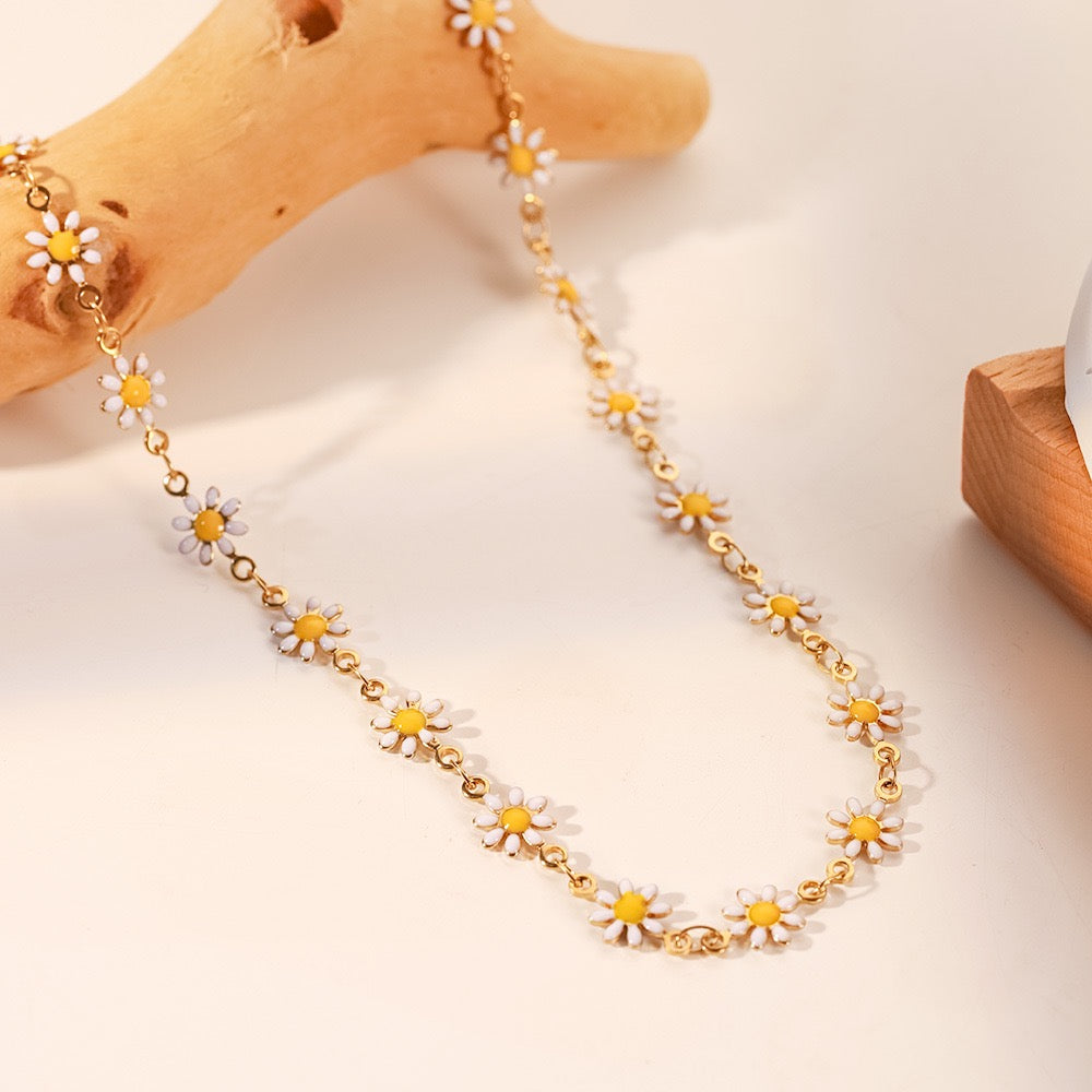 18K Gold White Daisy Flower Chain Choker Necklace