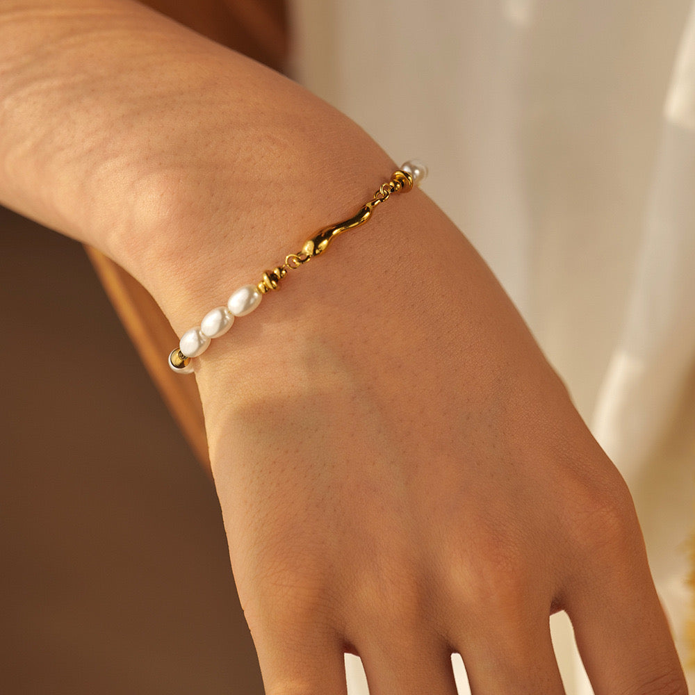 18K Gold Elegance Pearl Bracelet