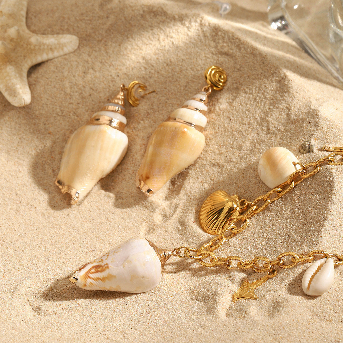 18K Gold Summer Chunky Shell Charm Necklace