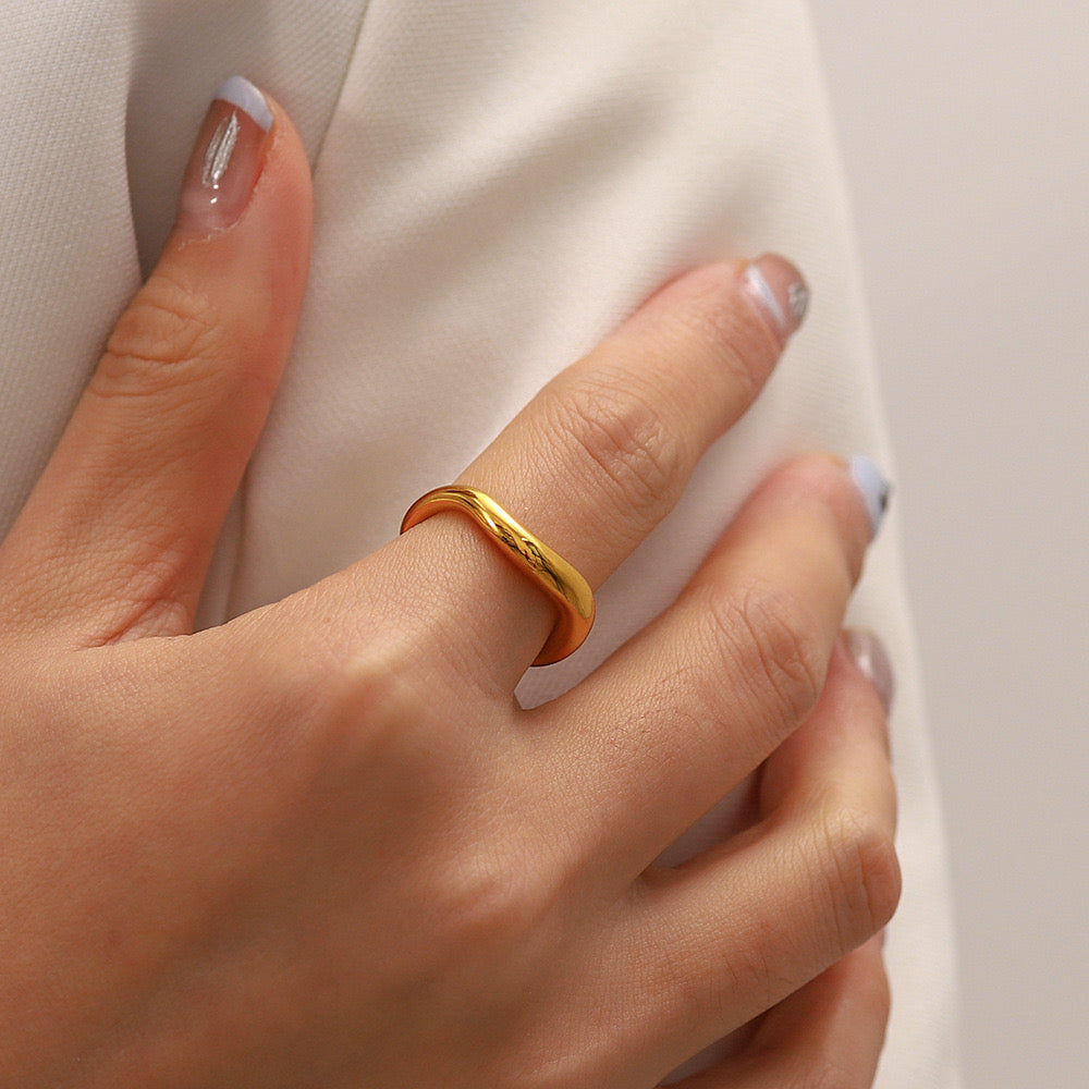 18K Gold Chic Stacking Ring