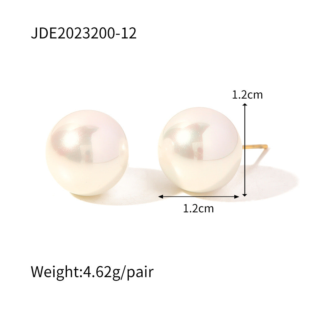18K Gold Classic Pearl Stud Earrings