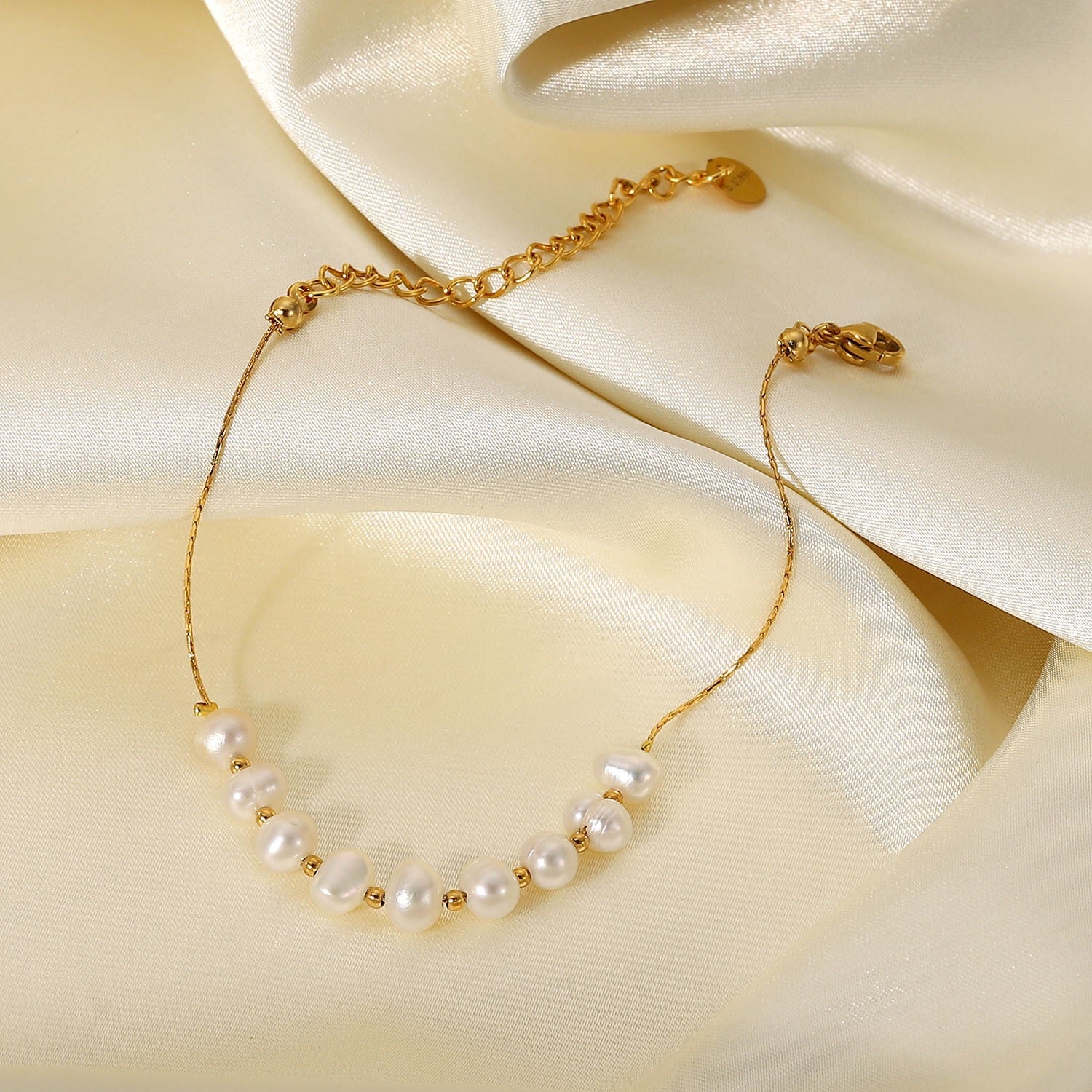 18K Gold Delicate Pearl Bracelet
