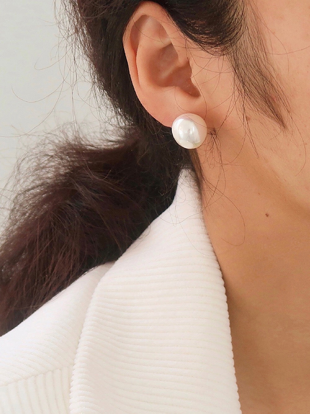 18K Gold Classic Pearl Stud Earrings