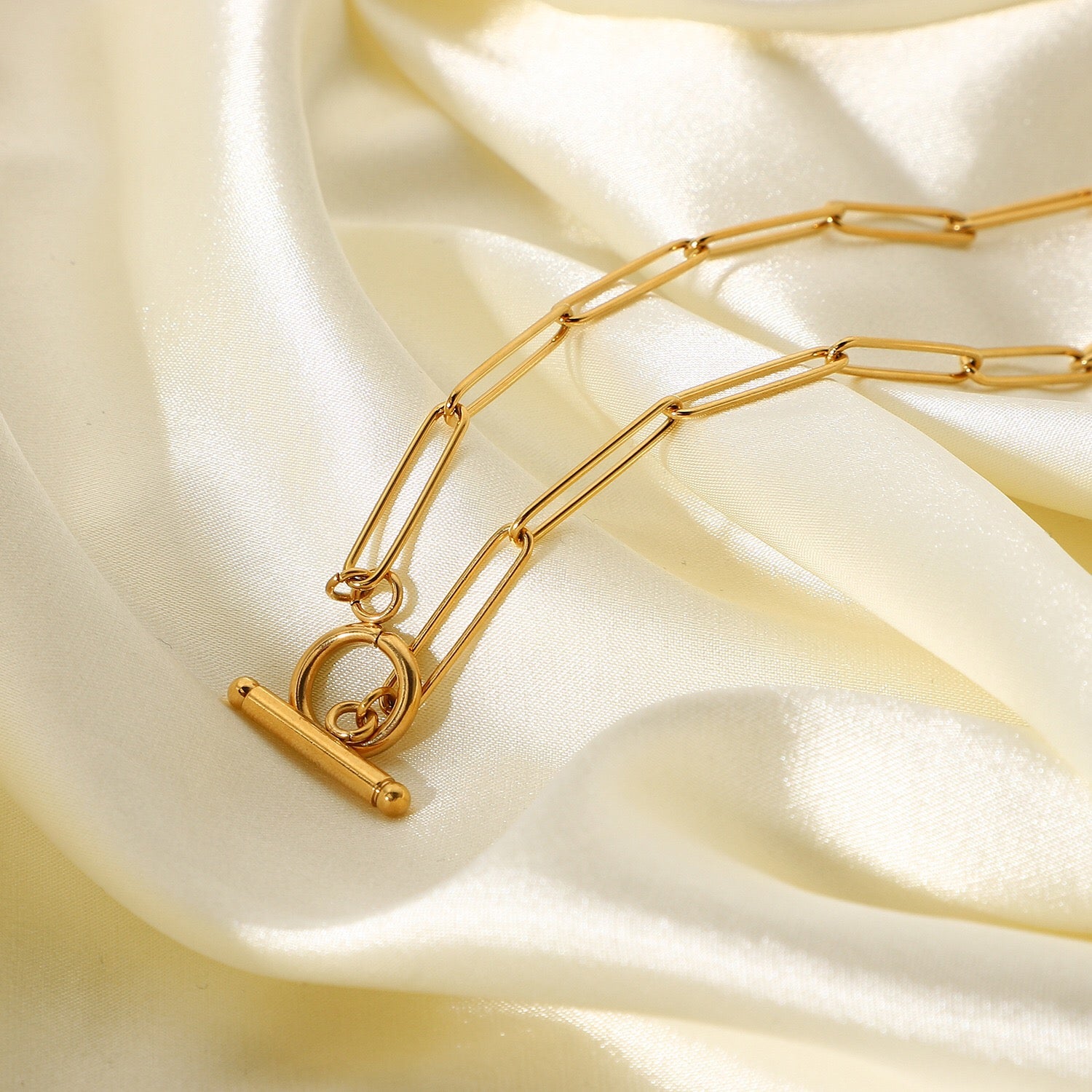 18K Gold Trendy Paperclip Toggle Chain Choker Necklace