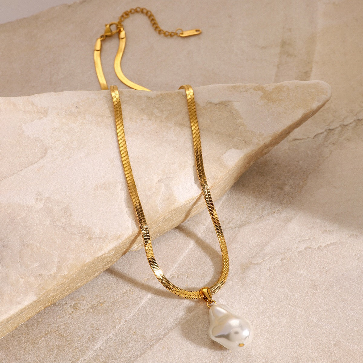 18K Gold Pearl Pendant Herringbone Chain Statement Necklace