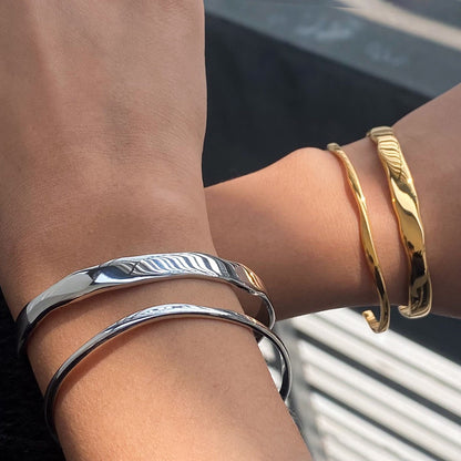 18K Gold Minimalist Edge Simple Wave Stacking Cuff Bangle Bracelet