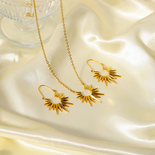 18K Gold Glowing Sun Pendant Necklace