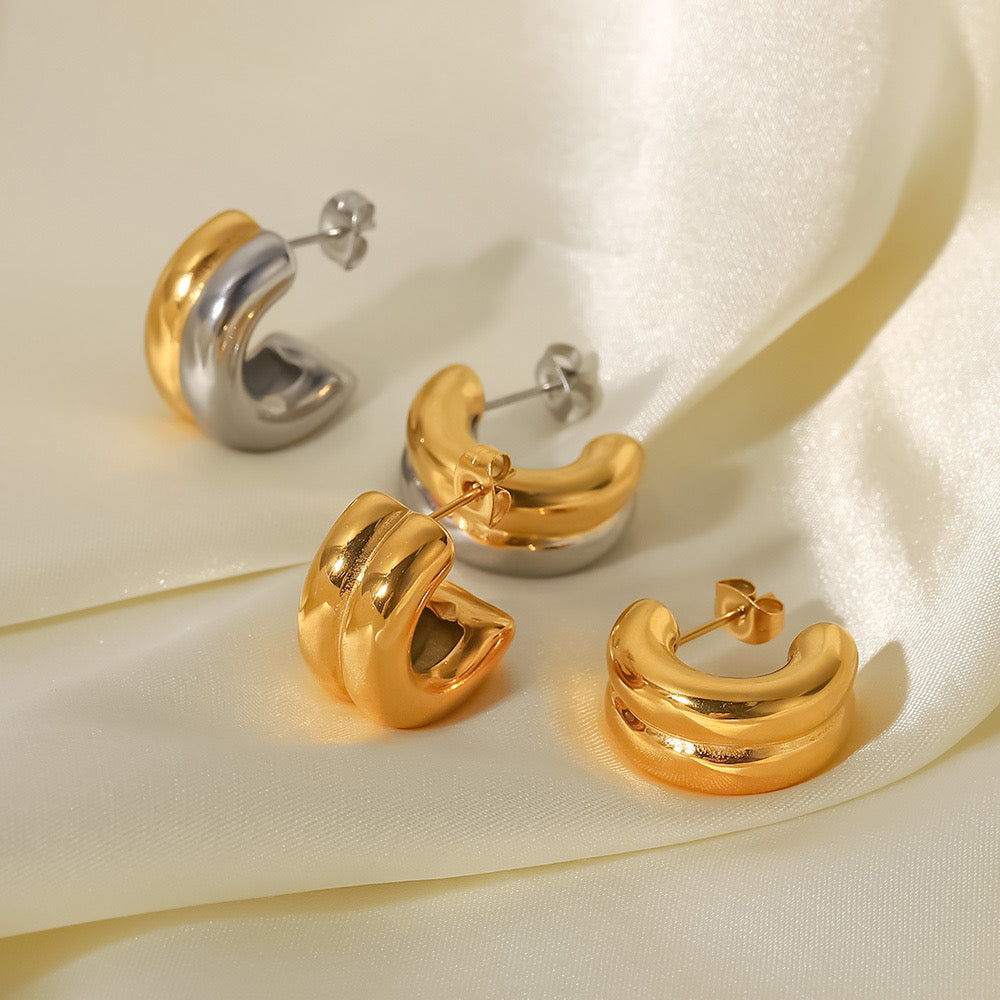 18K Gold Ribbed Chunky Huggie Earrings