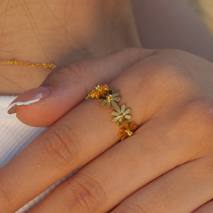 18K Gold Daisy Blossom Flower Band Ring