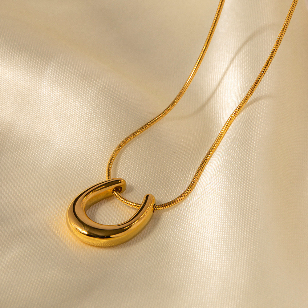 18K Gold Horseshoe Statement Pendant Necklace