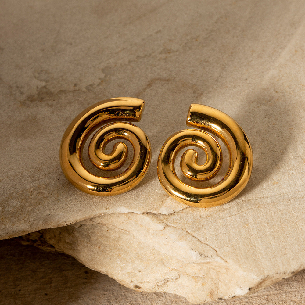 18K Gold Chic Swirl Statement Stud Earrings