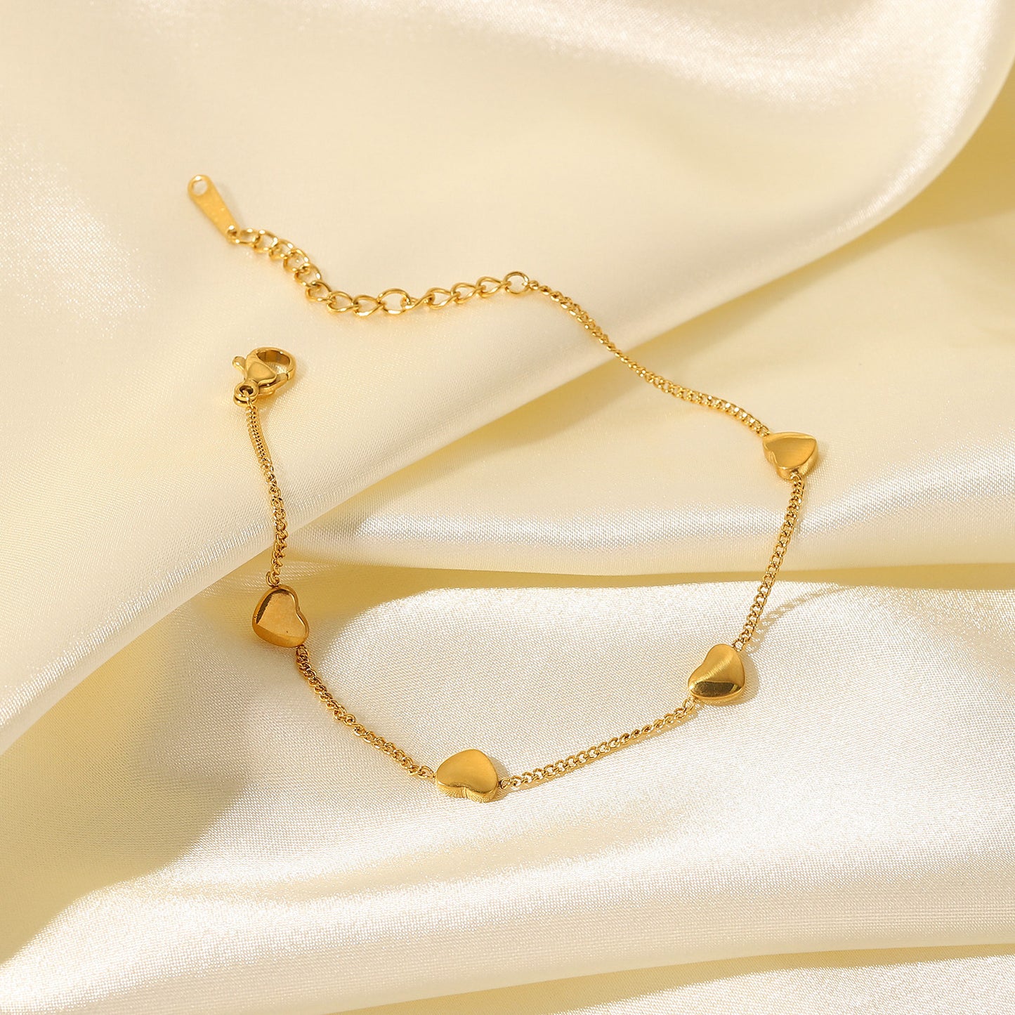 18K Gold Minimalist Heart Bracelet